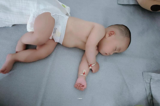 遵化市孕妇显怀早的原因